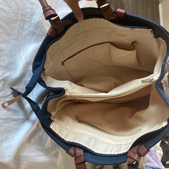 Mulberry Purse Handbag Tote w/ gold hardware, clean leather handbag EUC - Picture 10 of 16